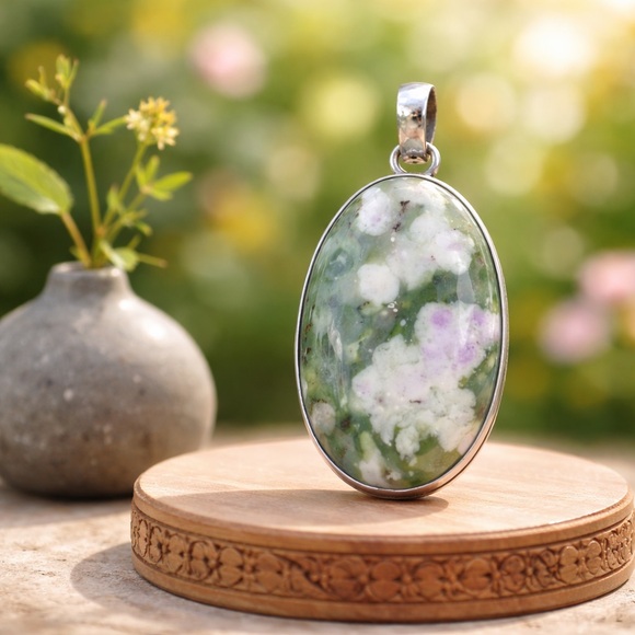 Robin's Nest Jewels Jewelry - Peace Jade Necklace